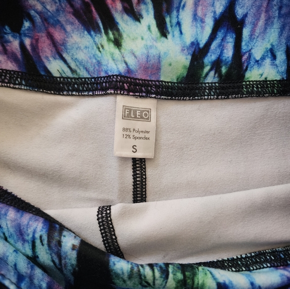 Fleo Shorts - Picture 3 of 3